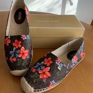 GORGEOUS 🤩 Michael Kors Espadrille Canvas Brown Floral Signature Sneakers 7.5!